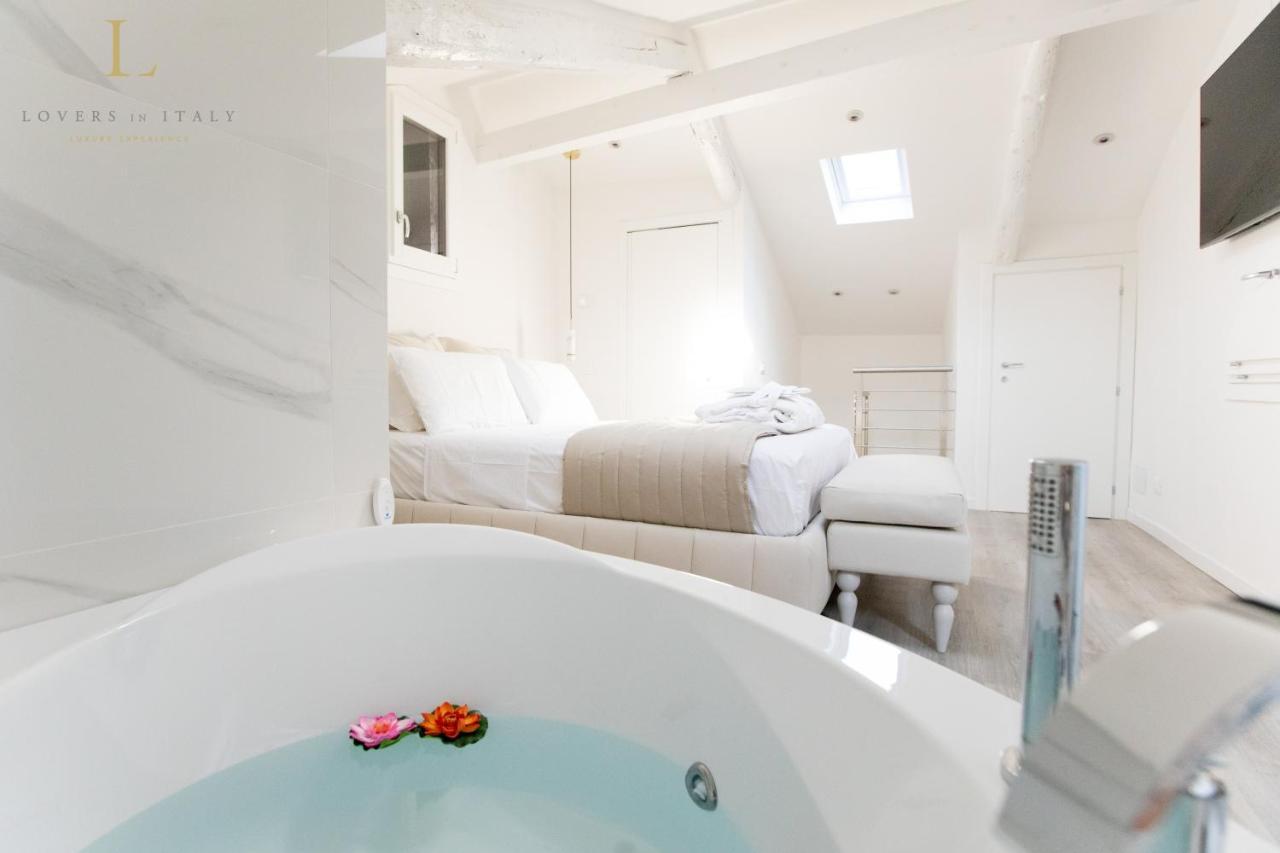 Loversinitaly Romantic Apartments - Altana And Jacuzzi Venecia Exterior foto